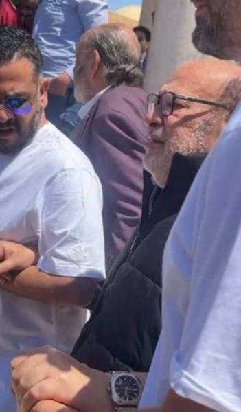 انهيار صلاح عبدالله في جنازة الفنان سليمان عيد