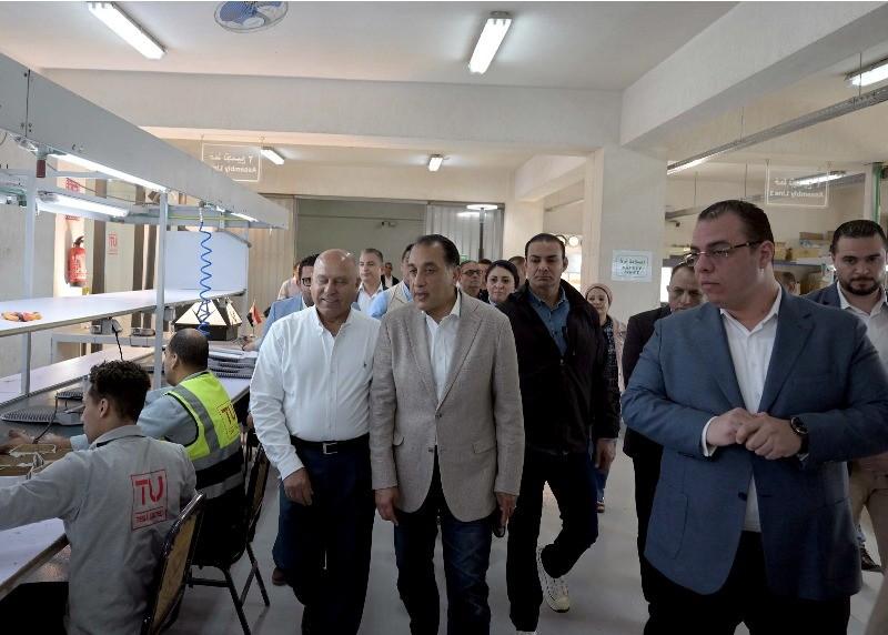رئيس مجلس الوزراء يتفقد مصانع شركة طيبة للصناعات المتطورة