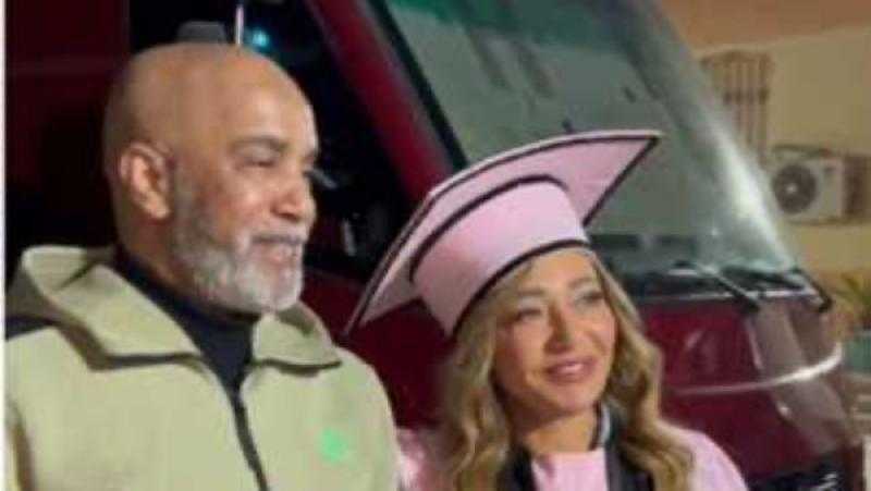 «مكنش فيه حد مش بيحبك».. ليلى علوي تستعيد ذكرياتها مع الراحل سليمان عيد