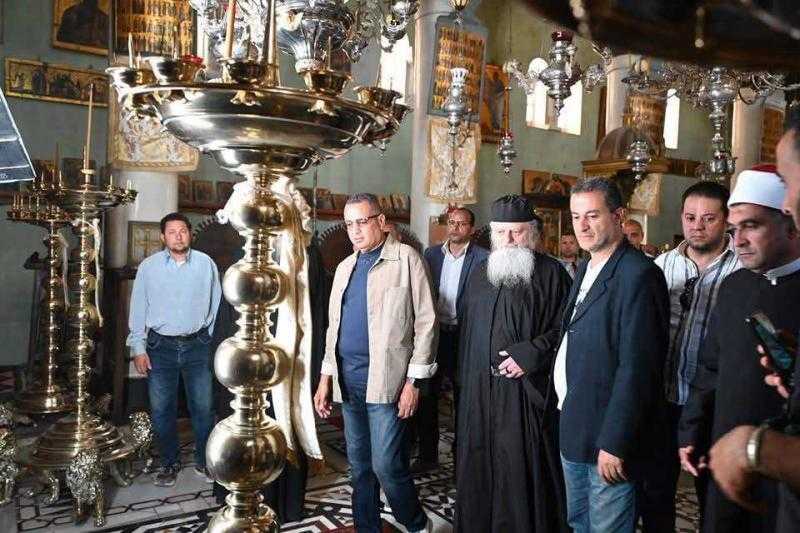 محافظ جنوب سيناء يهنئ رهبان دير سانت كاترين بعيد القيامة المجيد ويقدم هدايا للدير