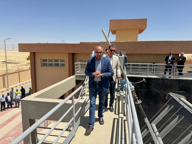 نائب وزير الإسكان يتفقد مشروعات الصرف الصحي بالمبادرة الرئاسية «حياة كريمة» بالجيزة
