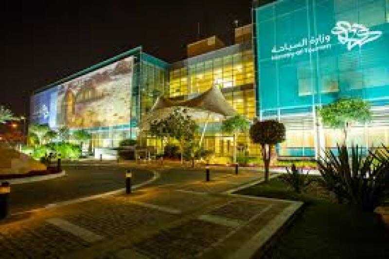 للمصريين بالسعودية.. وزارة السياحة تمنع تسكين القادمين إلى مكة إلا بتصريح حج