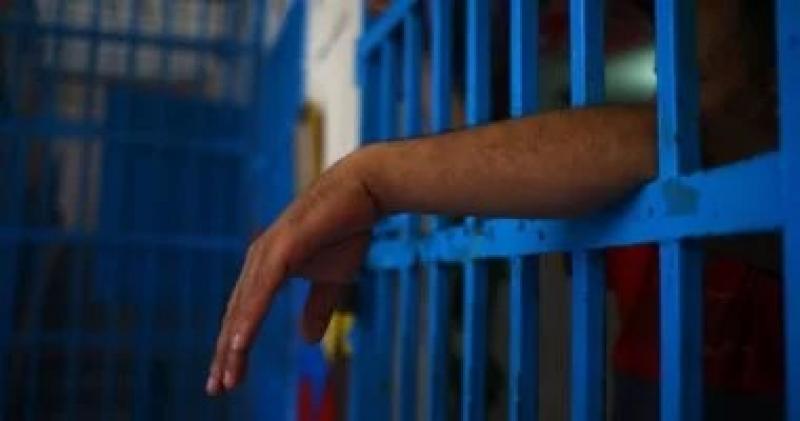 حبس موظف تعدى على ابنة زوجته فى الإسكندرية 15 يوما