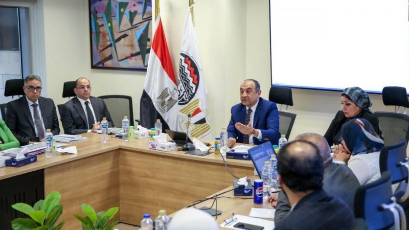 وزير قطاع الأعمال يعقد اجتماعا لمتابعة مستجدات العمل في مشروعات شركات ”القابضة للتشييد”