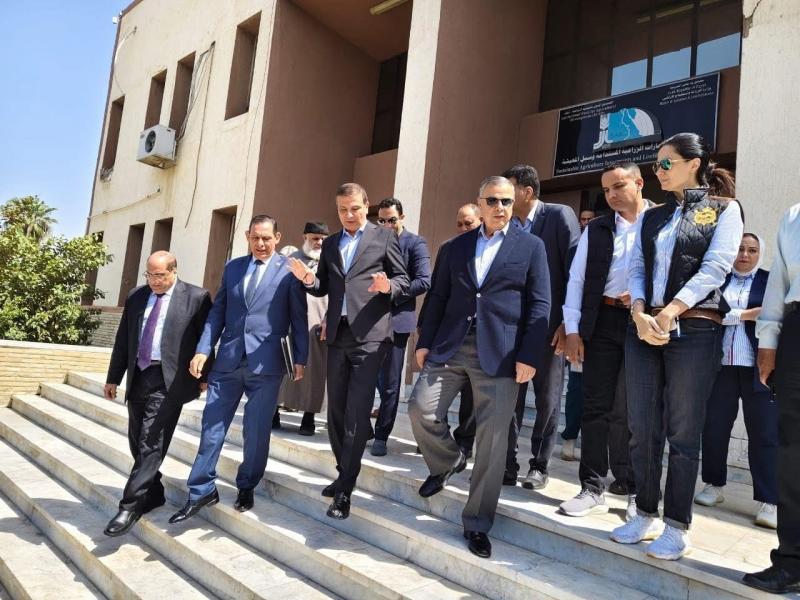 وزير الزراعة ومحافظ الإسكندرية يبحثان التعاون في رفع كافة الأصول