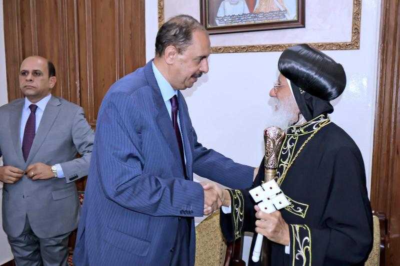 محافظ سوهاج يهنئ الأقباط بمطرانيات طهطا وطما وكنيسة المراغة بعيد القيامة