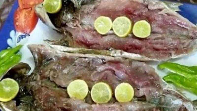 أستاذ علاج السموم يحذر من الإفراط في تناول الفسيخ والرنجة