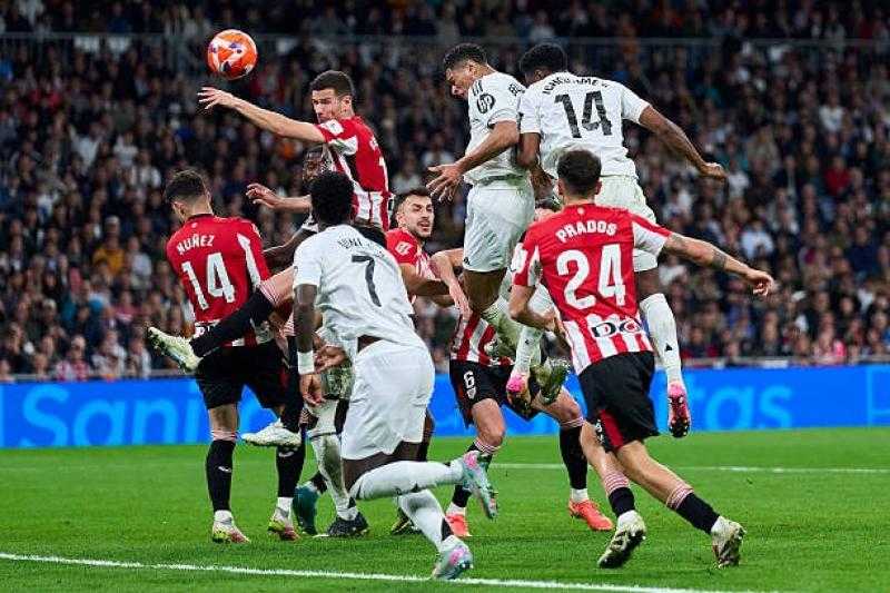 ريال مدريد ينجو من فخ بلباو بفوز في الوقت القاتل ويواصل مطاردة برشلونة