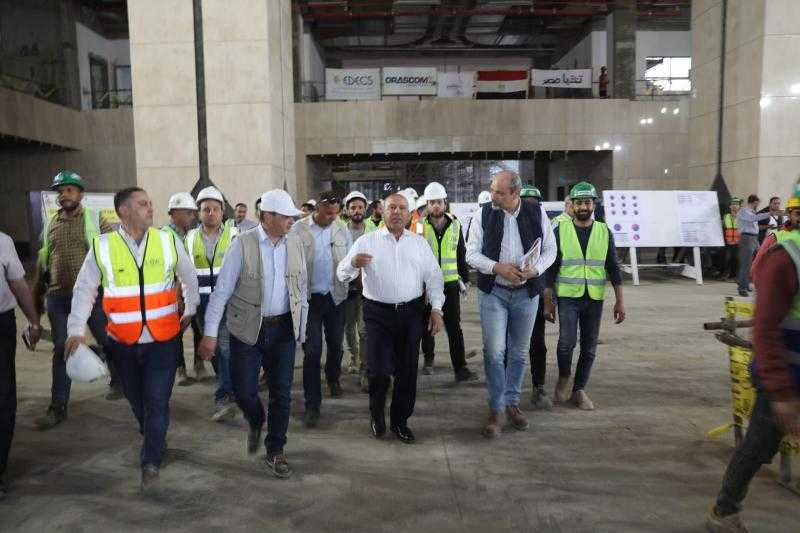 وزير النقل يتفقد مشروع الخط الأول من شبكة القطار الكهربائي السريع| صور