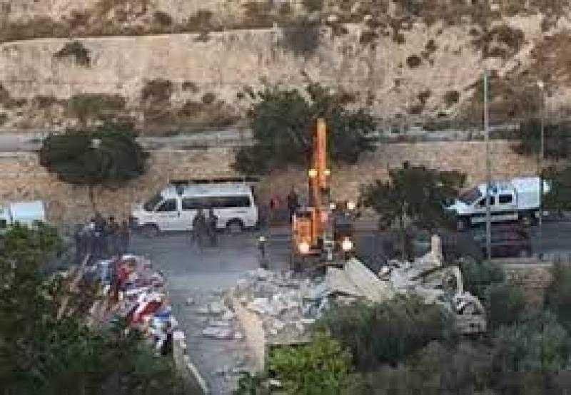 جيش الاحتلال الإسرائيلي يهدم منزلين وعمارة سكنية في الضفة الغربية