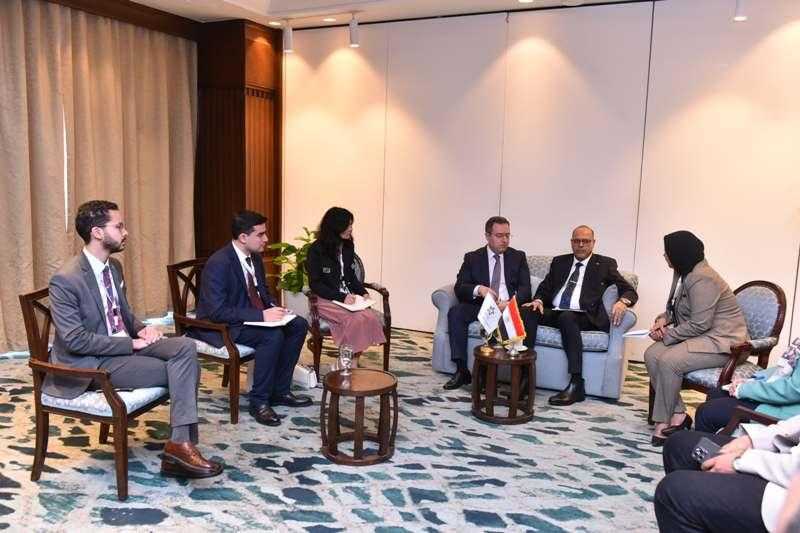 وزير العمل يلتقي وفد مركز التعاون الإسلامي لبحث الملفات المشتركة| صور