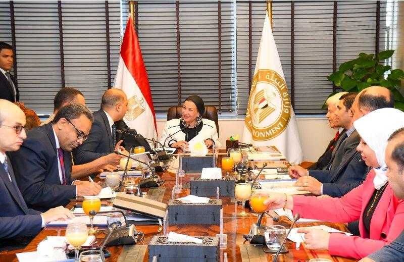 وزيرة البيئة تترأس الجلسة الأولى لمجلس إدارة جهاز تنظيم المخلفات في تشكيله الجديد