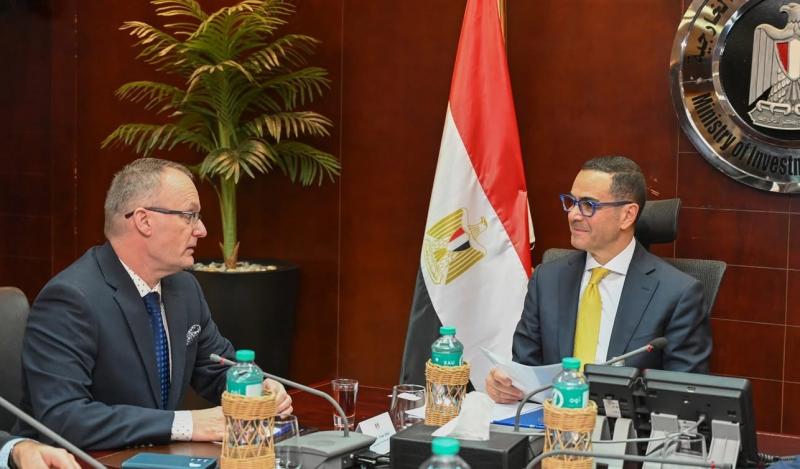 وزير الاستثمار يلتقي سفير جمهورية التشيك بالقاهرة لبحث فرص التعاون الاقتصادي والاستثماري المشترك