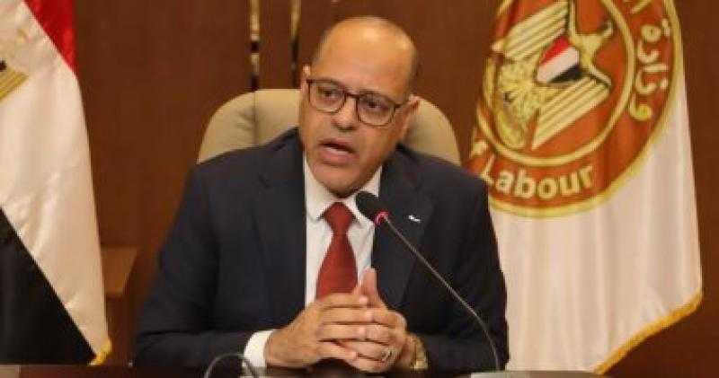 وزير العمل يعلن عن فرص عمل بقبرص بمرتبات 90 ألف جنيه شهريا
