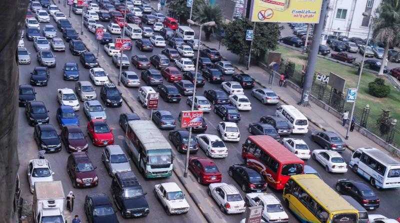 النشرة المرورية.. كثافات متوسطة للسيارات على طرق القاهرة والجيزة