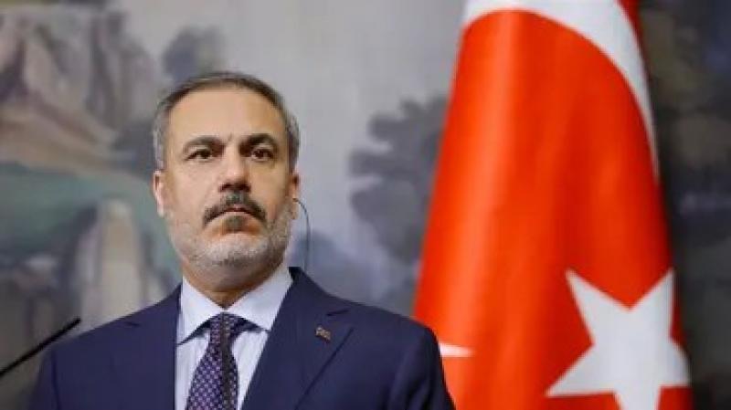 وزير الخارجية التركي يؤكد ضرورة إيصال المساعدات الإنسانية إلى غزة وتنفيذ وقف إطلاق النار