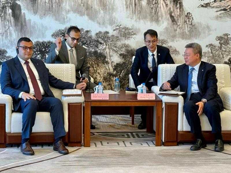 وزير الإسكان يلتقي رئيس ”CSCEC” الصينية ببكين لمتابعة موقف المشروعات المشتركة وتعزيز التعاون