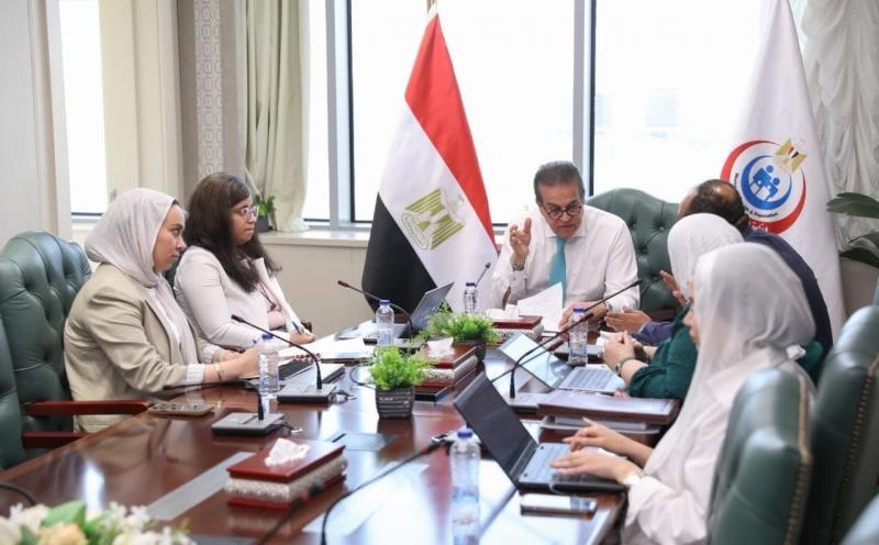 وزير الصحة يبحث مقترحات لتطوير الخدمات الطبية وتوطين صناعة فلاتر الغسيل الكلوي