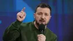 زيلينسكي: استهدفنا 3 مصافي نفط وموقع لتخزين المسيرات الهجومية في روسيا
