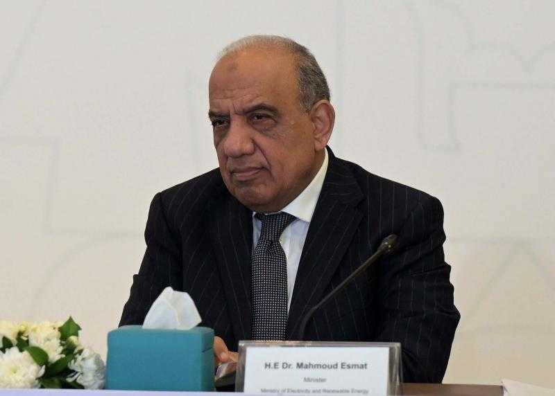 وزير الكهرباء يواصل مراجعة الإجراءات الخاصة بتأمين التغذية الكهربائية خلال فصل الصيف