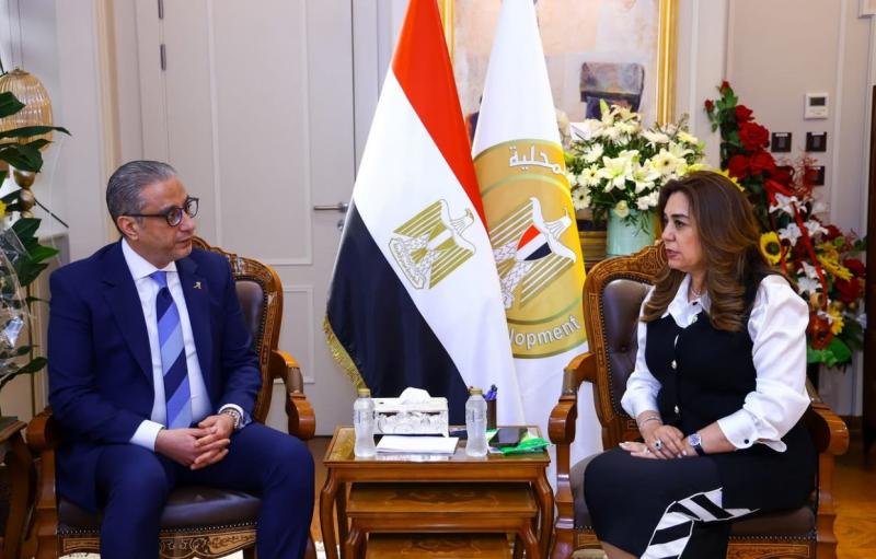 وزيرة التنمية المحلية تتابع مع محافظ الفيوم جهود تحسين مناخ الاستثمار وعدد من الملفات الخدمية والحيوية