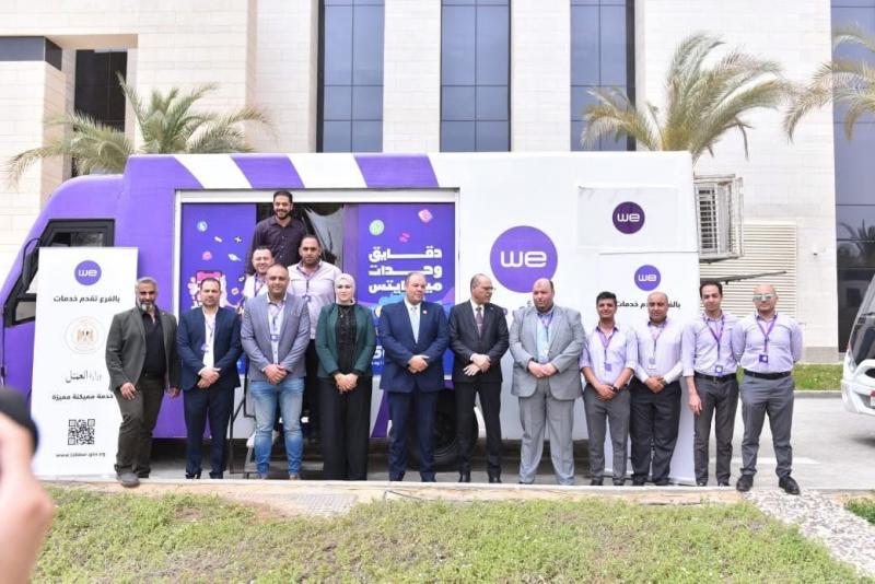 وزير العمل يتفقد البث التجريبي لاستخراج شهادات القيد وقياس مستوى المهارة والحرفة للمواطنين بشكل مُميكن