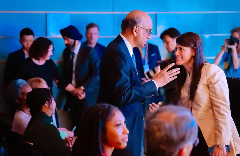 وزيرة التخطيط تلتقي رئيس دولة سنغافورة وتبحث جهود دفع التنمية الاقتصادية بين البلدين