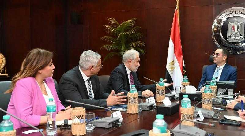 وزير الاستثمار يلتقي مسؤولي شركة يونيلفر مشرق لاستعراض مشروعات الشركة بالسوق المصري