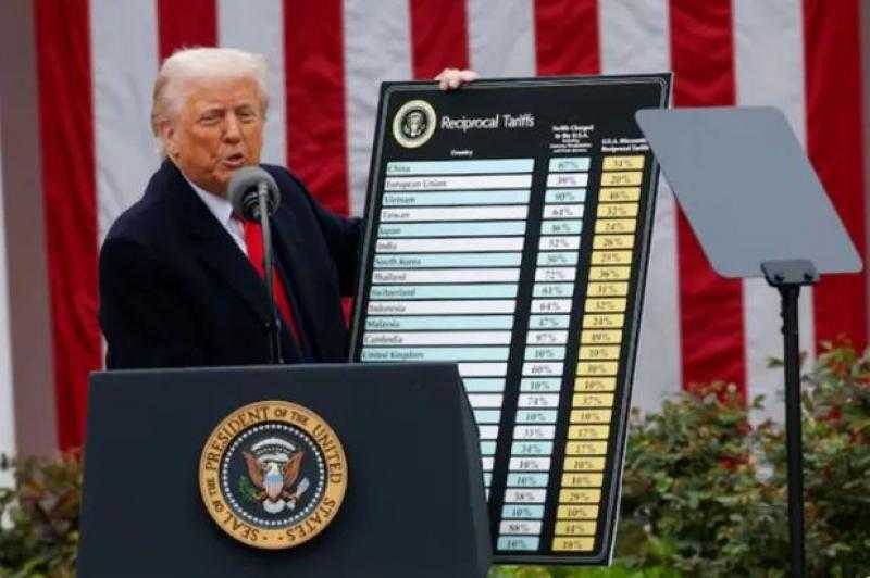 ترامب يلوح بفرض رسوم جمركية جديدة على الصين وسط تصاعد النزاع التجاري