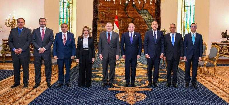 الرئيس السيسي يستقبل وفدًا استثماريًا كويتيًا ويُؤكد اعتزازه بعلاقة الأخوة بالشيخ مشعل