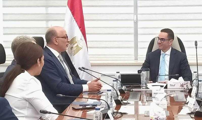 ”الخطيب”: الدولة تولي اهتمامًا بالغًا بتطوير البنية التحتية الرقمية وتوسيع نطاق خدمات الإنترنت مع التركيز على تبني تقنيات الذكاء الاصطناعي