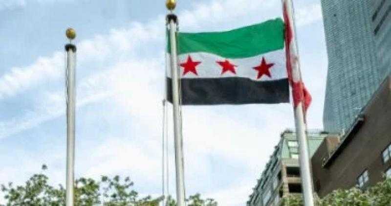 رفع العلم السورى ذى النجمات الثلاث على مقر الأمم المتحدة فى نيويورك