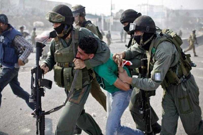 الاحتلال الإسرائيلي يعتقل أربعة فلسطينيين من محافظة الخليل