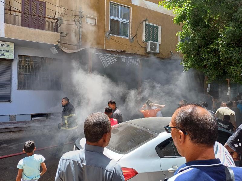 الحماية المدنية تسيطر على حريق بأحد المخازن التجارية فى أسوان
