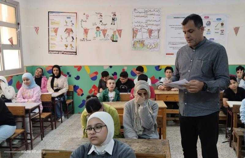 جولات ميدانية حية لدعم التعليم المجاني بمدارس دمياط