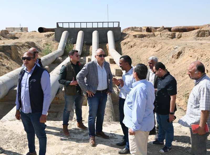 وزير الري يوجه بإجراءات عقابية لبعض المتقاعسين أثناء جولة تفقدية بالسويس