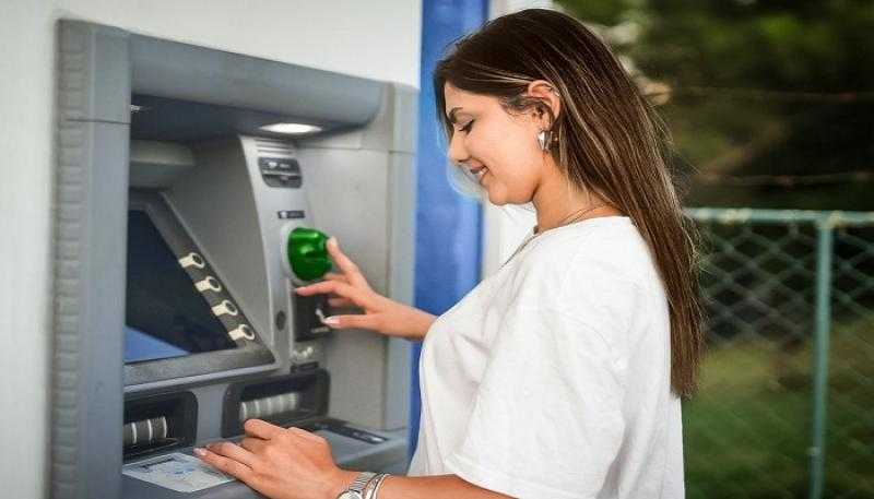 نصائح مهمة عند السحب النقدي باستخدام أجهزة الصارف الآلي