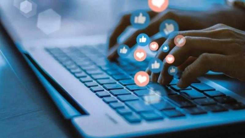 دار الإفتاء: السخرية على السوشيال ميديا كبيرة من الكبائر