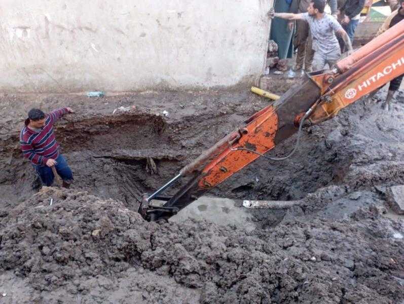 كفرالشيخ: صيانة بوابة مياه الري بفم الخص لخدمة أكثر من 1000 فدان بقرية برمبال في مطوبس