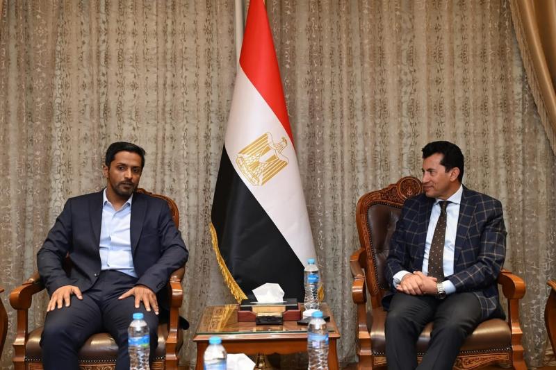 وزير الشباب والرياضة يبحث آليات تنظيم دوري نزلاء مراكز الإصلاح والتأهيل لكرة القدم - 2025”