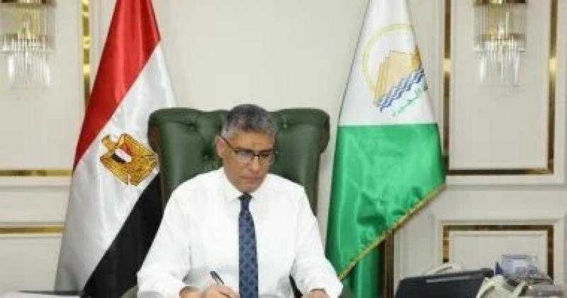 محافظ الجيزة: الانتهاء من رصف عدة طرق بالواحات البحرية بتكلفة 11.5 مليون جنيه