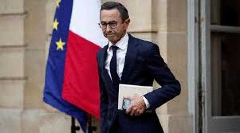 بعد مقتل أحد المصلين داخل مسجد.. وزير الداخلية الفرنسي يعلن تضامنه مع أسرة الضحية والجالية المسلمة