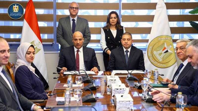وزيرة التنمية المحلية تشهد توقيع عقد تأجير وحق الانتفاع لمشروع الـ ”30 مليون بيضة” بالخانكة