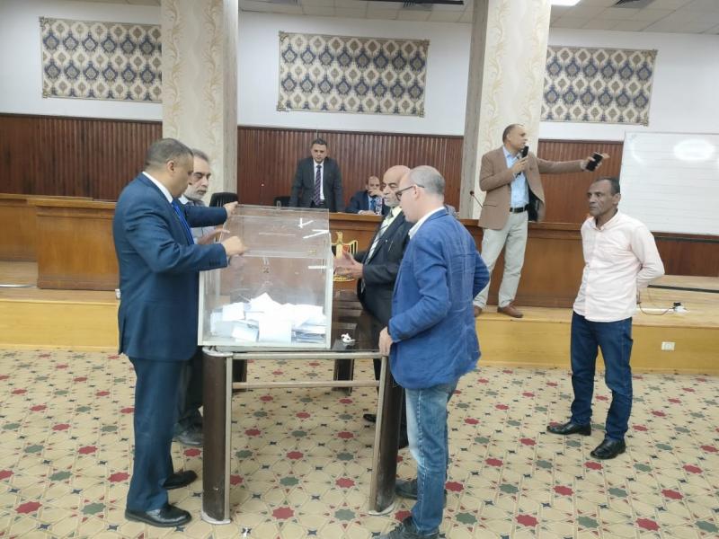غلق صناديق الاقتراع وبدء فرز أصوات انتخابات غرفة ملاحة السويس والبحر الأحمر.. صور