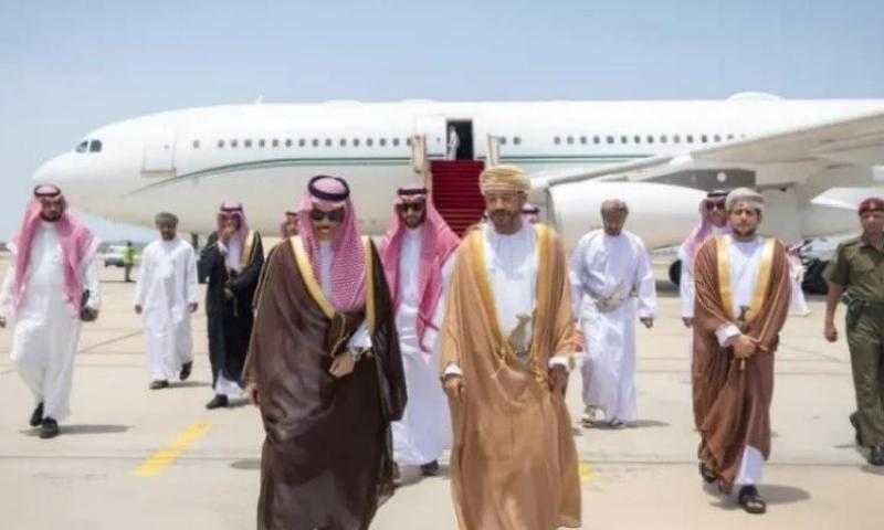 وزيرا خارجية عمان والسعودية يبحثان التطورات الإقليمية والدولية