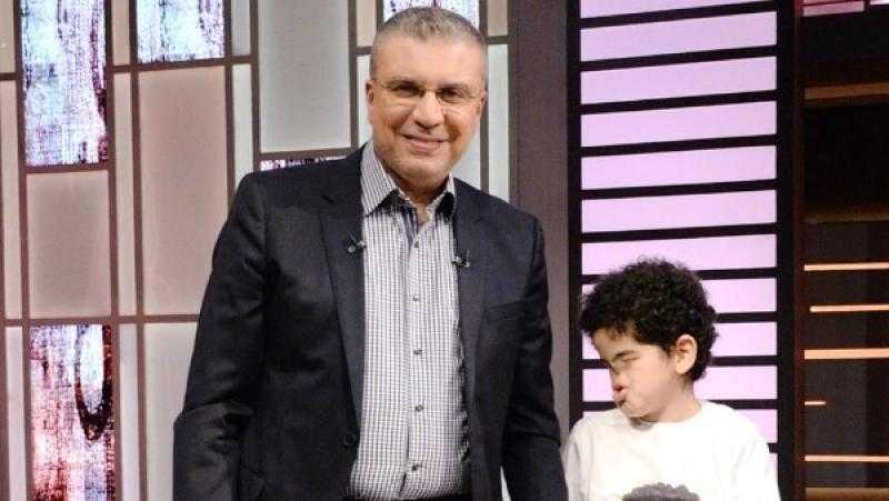 الطفل المعجزة يبهر العالم بتقليد كبار المقرئين ويقيم حوارا مع عمرو الليثي