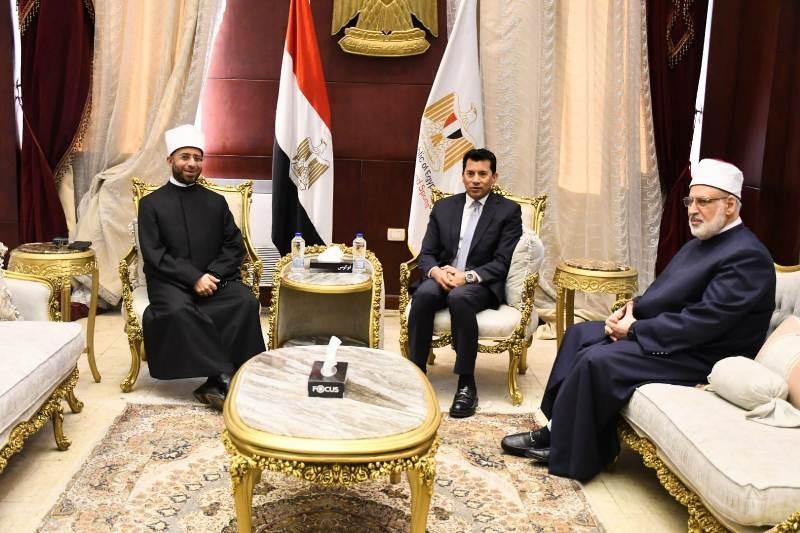 وزيرا الشباب والأوقاف ووكيل الأزهر يشهدون لقاءً حواريًا حول تعزيز الهوية الوطنية