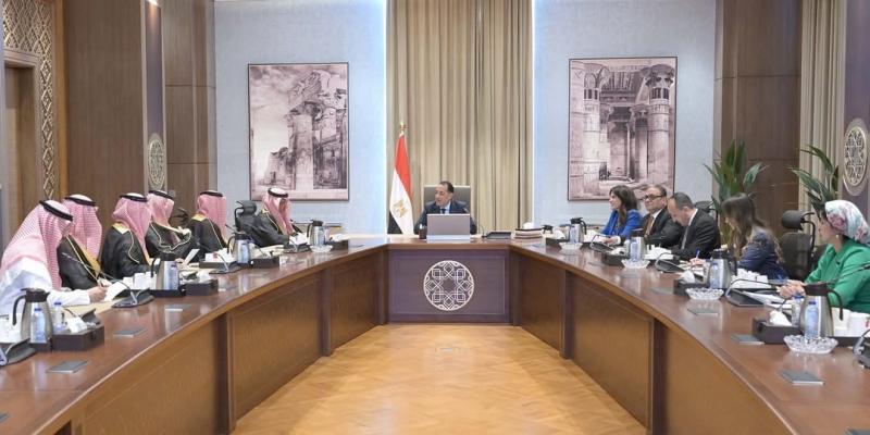 رئيس الوزراء يستقبل الأمين العام السعودي للمجلس التنسيقي الأعلى المشترك بين مصر والسعودية