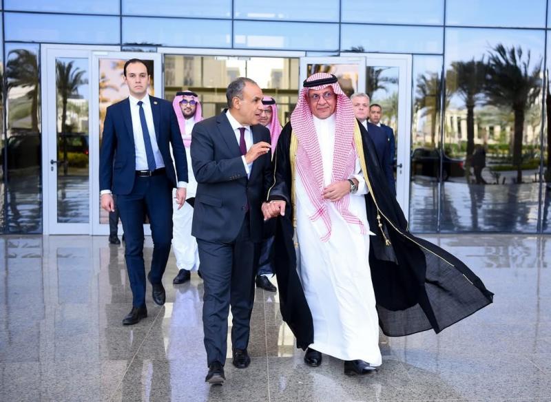 وزير الخارجية والهجرة يستقبل أمين مجلس التنسيق الأعلى المصري السعودي