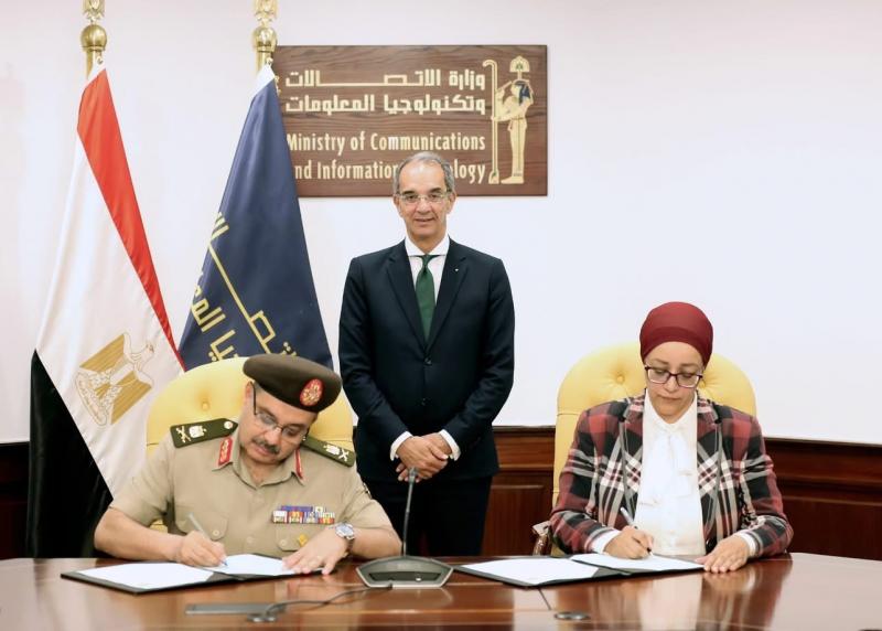 وزير الاتصالات يشهد توقيع بروتوكول تعاون بين ادارة نظم المعلومات للقوات المسلحة ومعهد تكنولوجيا المعلومات
